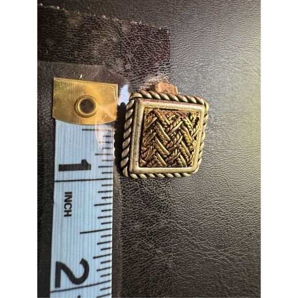 Vintage Womens Chunky Silver Gold Tone Braided Embossed Square Clip On Earrings - Picture 4 of 4